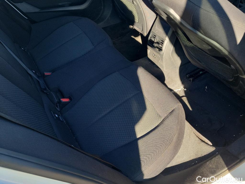  Bmw  Serie 1 BMW  / 2019 / 5P / berlina con portón 118i #16