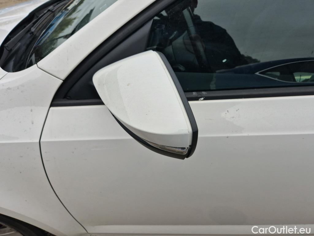  Skoda  Octavia SKODA  / 2016 / 5P / familiar Combi 1.6 TDI CR 85KW (115CV) Ambition #21