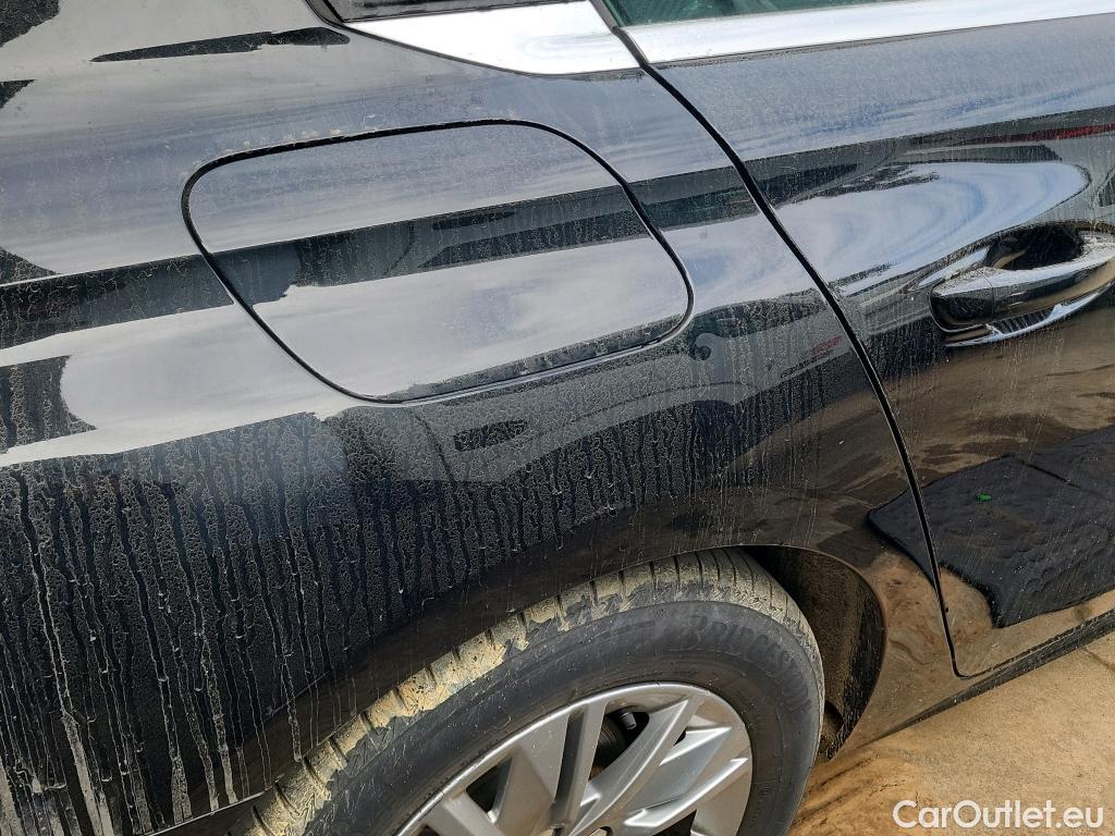  Peugeot  508 PEUGEOT  / 2018 / 5P / berlina con portón 5P Active Pack PureTech 130 S&S EAT8 #17