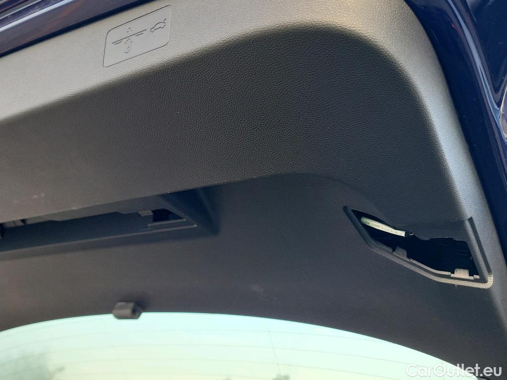  Volkswagen  Golf  VOLKSWAGEN / 2020 / 5P / berlina con portón 1.0 TSI 81kW (110CV) #9