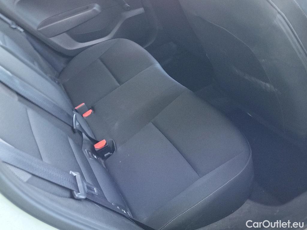  Renault  Clio RENAULT  / 2019 / 5P / berlina con portón Life SCe 49 kW (67CV) #12