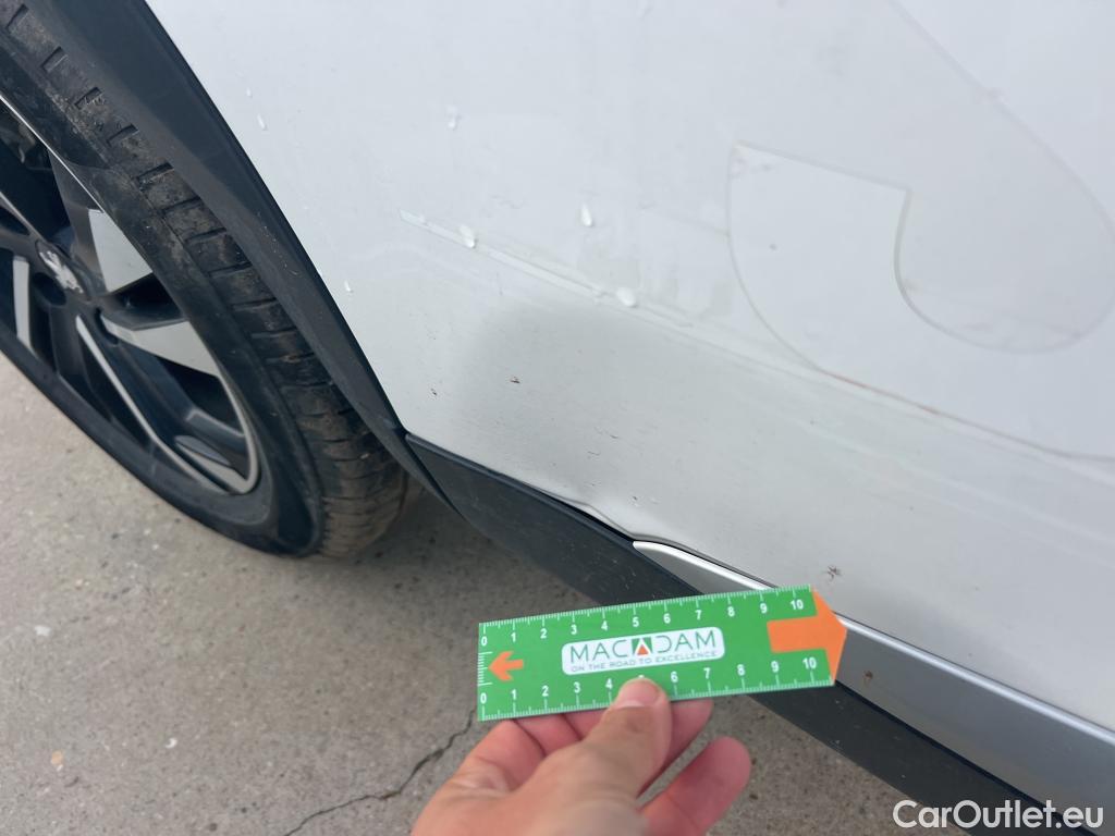  Peugeot  2008 PEUGEOT  / 2019 / 5P / todoterreno Allure BlueHDI 81kW (110CV) #2