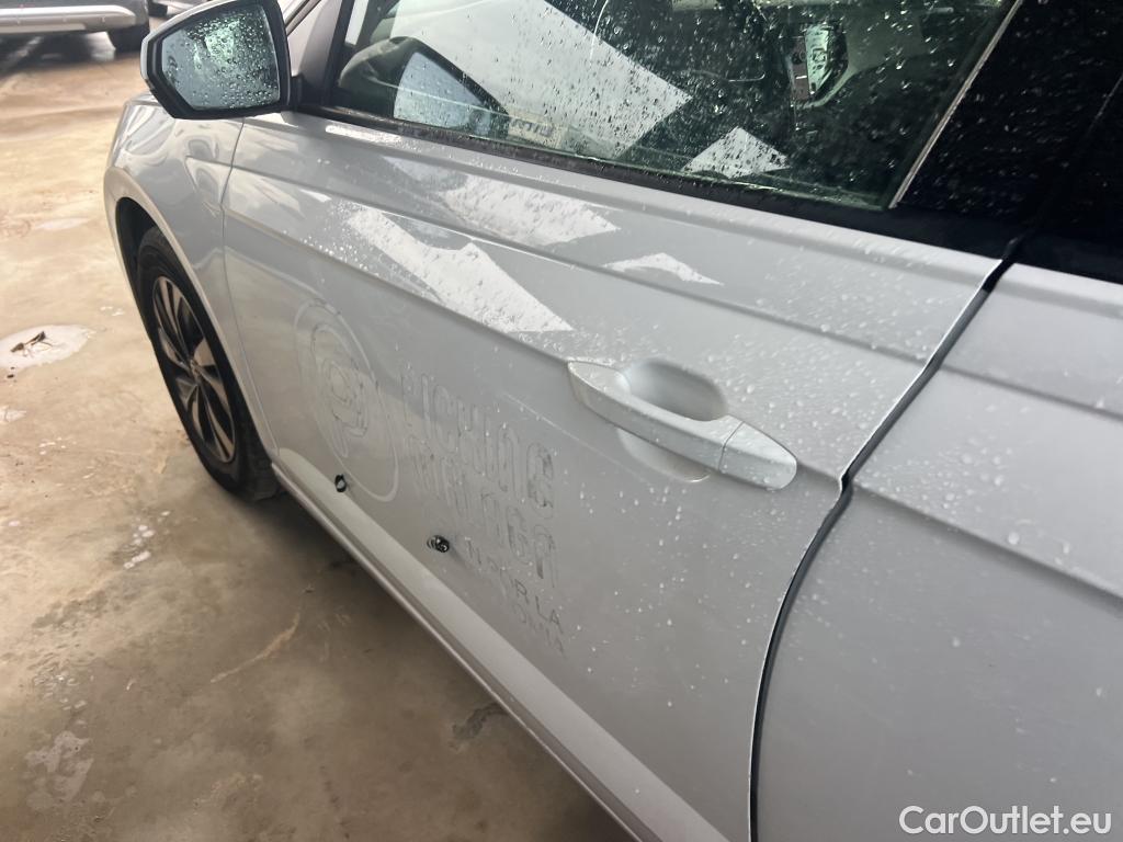  Volkswagen  Polo VOLKSWAGEN  / 2017 / 5P / berlina con portón Advance 1.0 TSI 70kW (95CV) #12