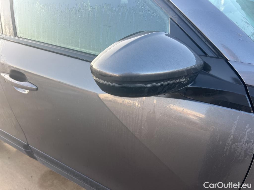  Peugeot  2008 PEUGEOT  / 2019 / 5P / todoterreno Active BlueHDI 100 S&S BVM6 #18