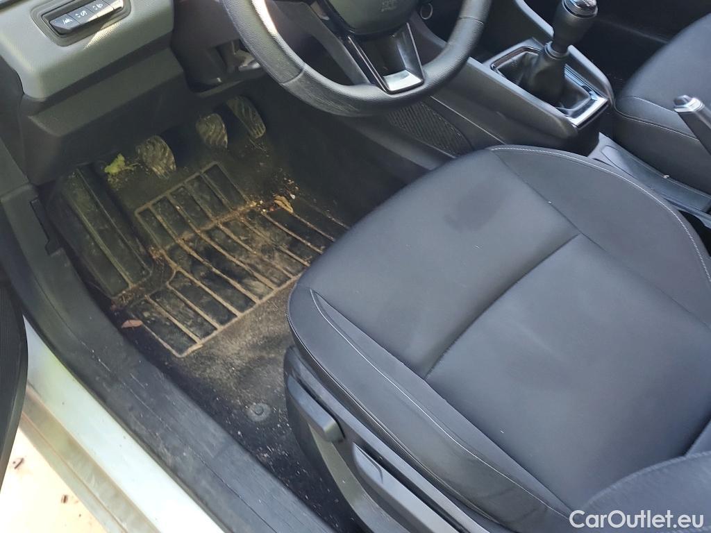  Renault  Clio RENAULT  / 2019 / 5P / berlina con portón Life SCe 49 kW (67CV) #13