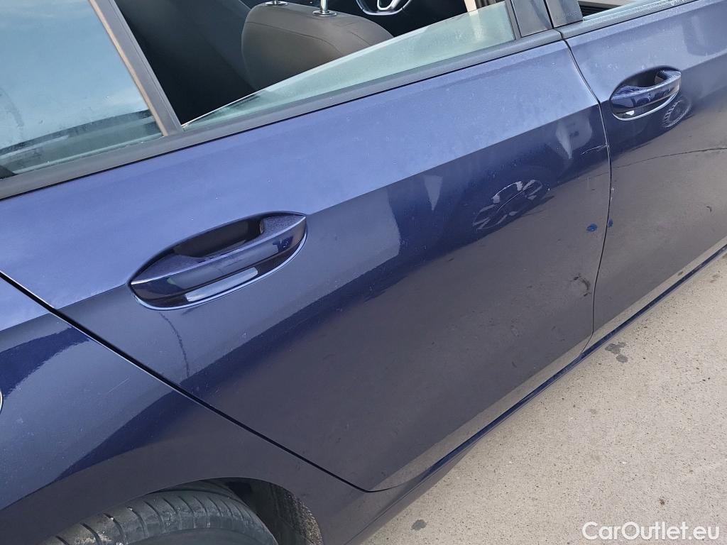  Volkswagen  Golf  VOLKSWAGEN / 2020 / 5P / berlina con portón 1.0 TSI 81kW (110CV) #3