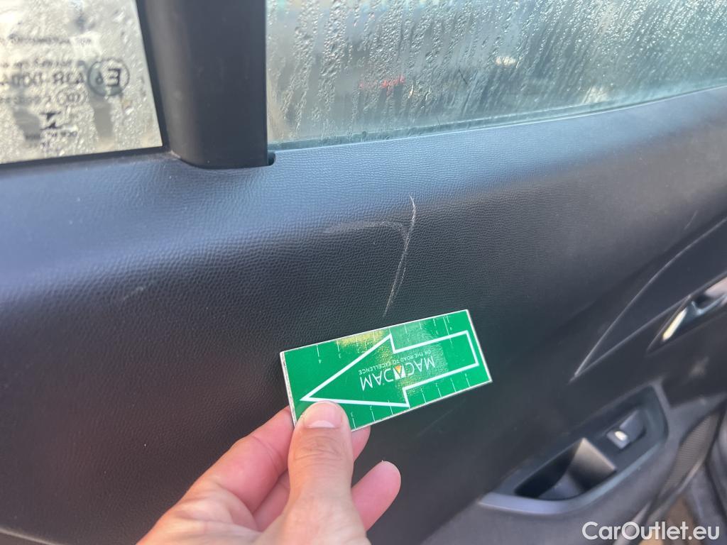  Peugeot  2008 PEUGEOT  / 2019 / 5P / todoterreno Active BlueHDI 100 S&S BVM6 #15