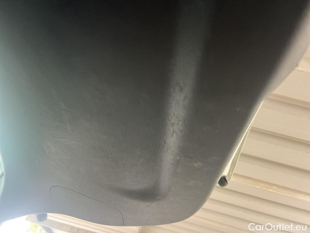  Renault  Kadjar RENAULT  / 2019 / 5P / crossover Limited Blue dCi 85kW (115CV)(SP) #9