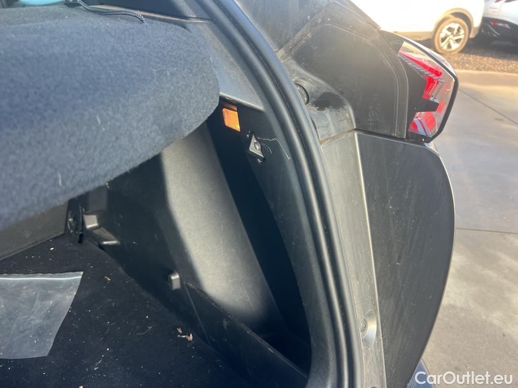  Peugeot  2008 PEUGEOT  / 2019 / 5P / todoterreno Active BlueHDI 100 S&S BVM6 #10