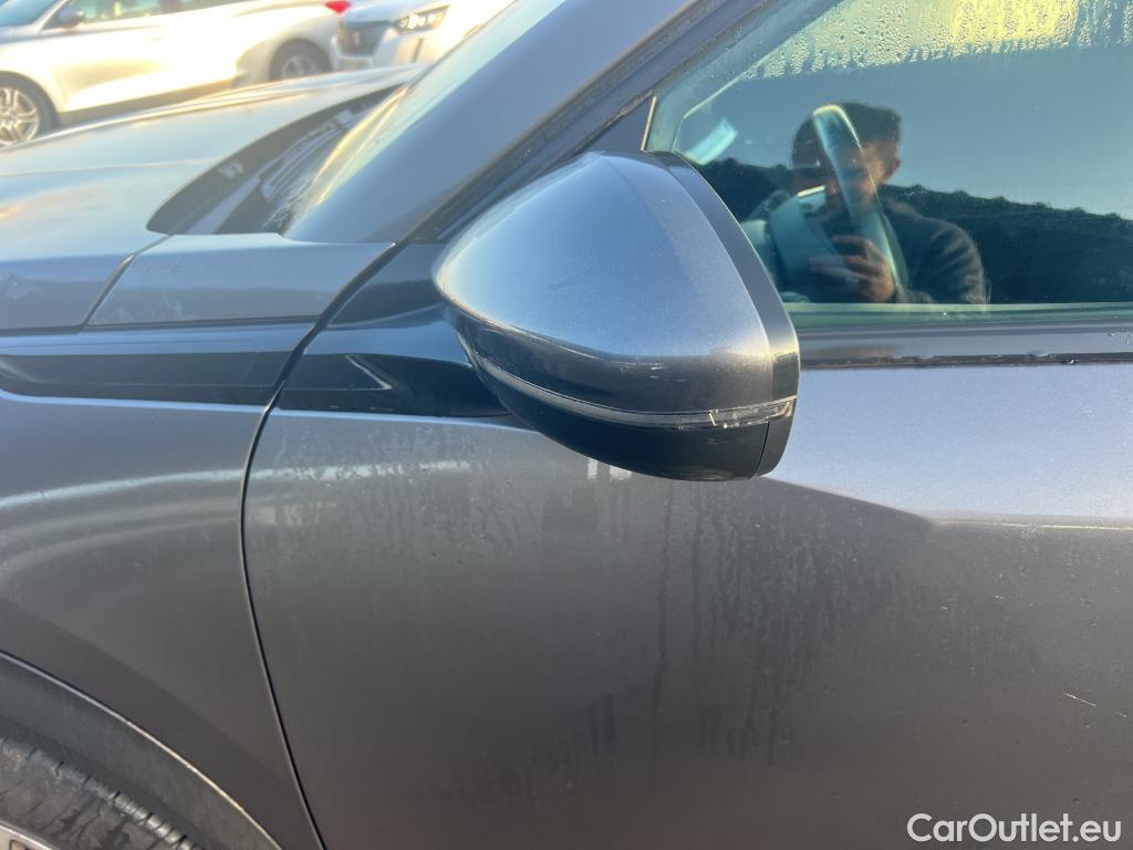  Peugeot  2008 PEUGEOT  / 2019 / 5P / todoterreno Active BlueHDI 100 S&S BVM6 #16