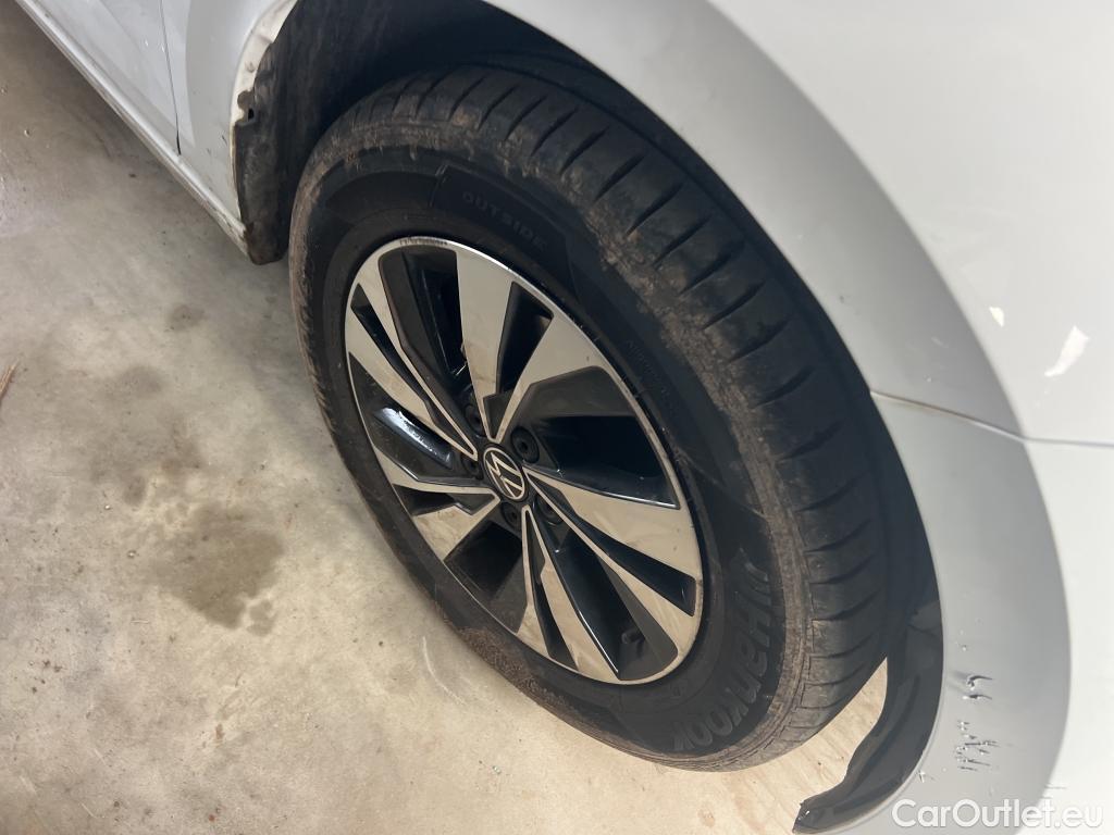  Volkswagen  Polo VOLKSWAGEN  / 2017 / 5P / berlina con portón Advance 1.0 TSI 70kW (95CV) #9