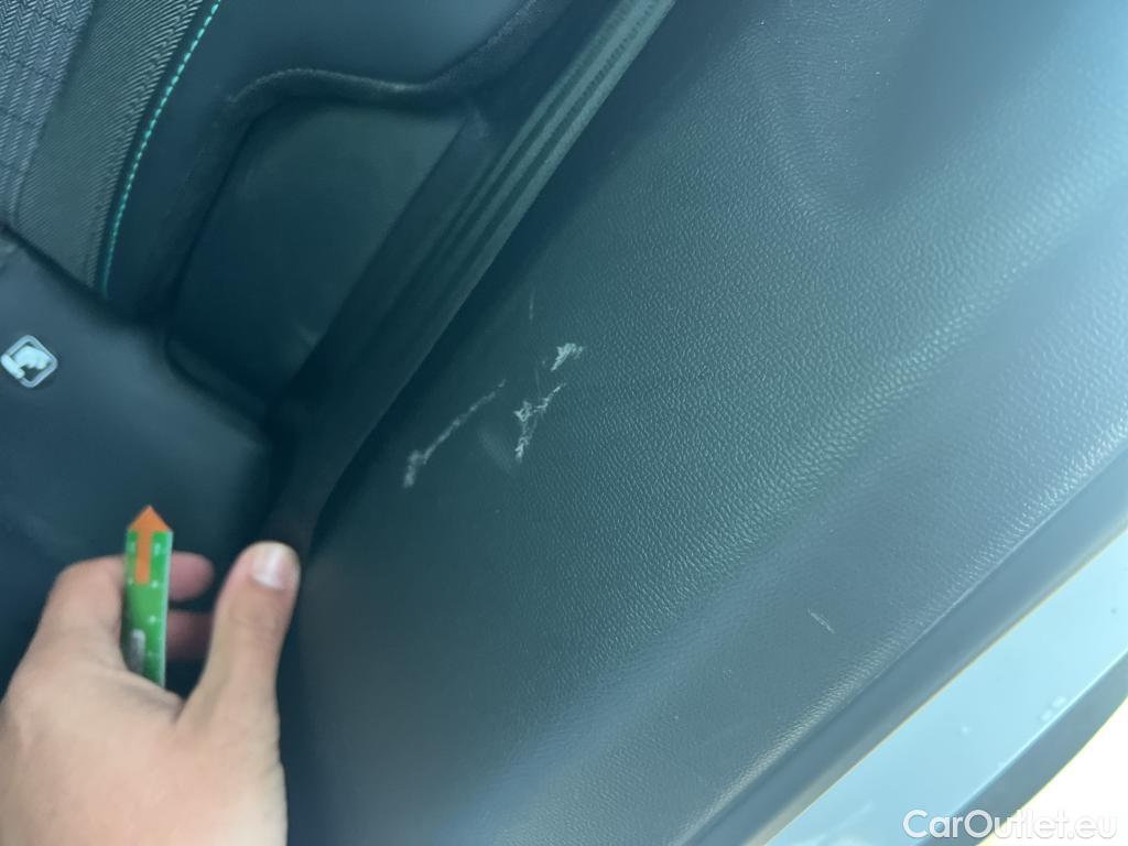  Peugeot  2008 PEUGEOT  / 2019 / 5P / todoterreno Allure BlueHDI 81kW (110CV) #18