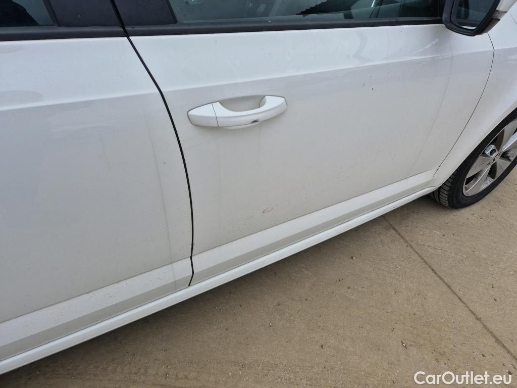  Skoda  Octavia SKODA  / 2016 / 5P / familiar Combi 1.6 TDI CR 85KW (115CV) Ambition #23