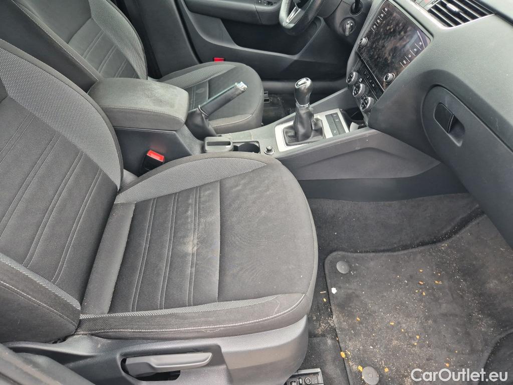  Skoda  Octavia SKODA  / 2016 / 5P / familiar Combi 1.6 TDI CR 85KW (115CV) Ambition #18
