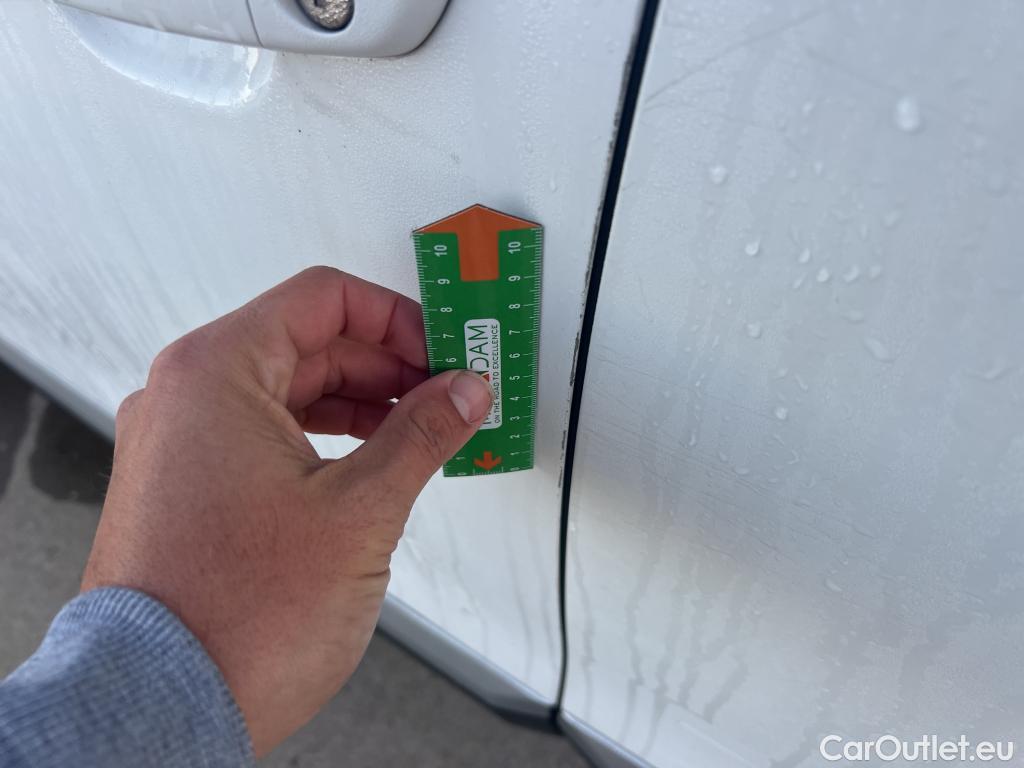  Peugeot  2008 PEUGEOT  / 2019 / 5P / todoterreno Allure BlueHDI 81kW (110CV) #13