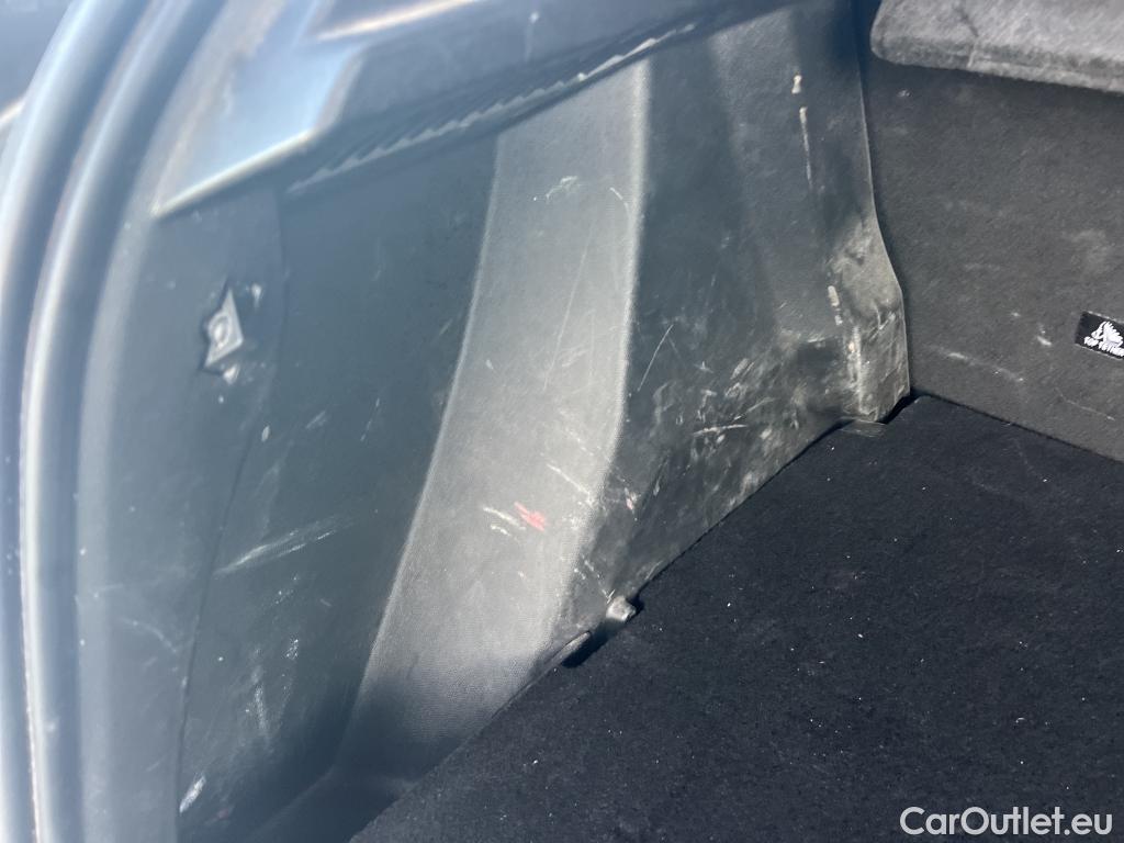  Peugeot  2008 PEUGEOT  / 2019 / 5P / todoterreno Allure BlueHDI 81kW (110CV) #16