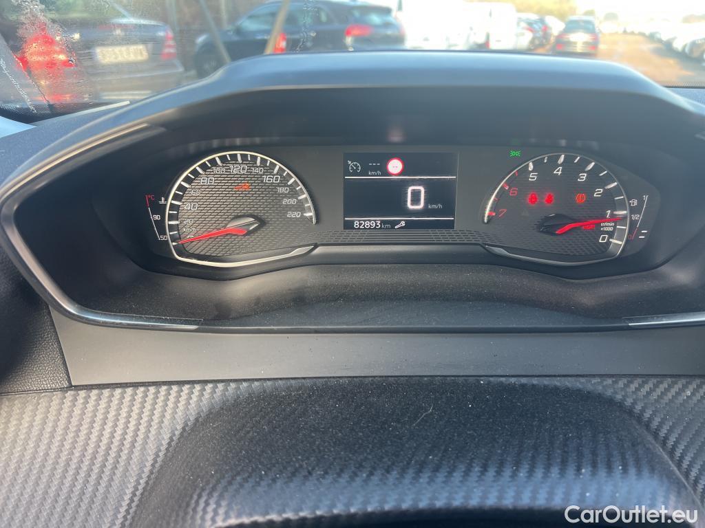  Peugeot  2008 PEUGEOT  / 2019 / 5P / todoterreno Active BlueHDI 100 S&S BVM6 #20