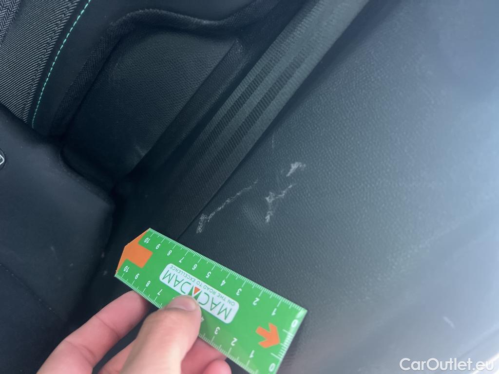  Peugeot  2008 PEUGEOT  / 2019 / 5P / todoterreno Allure BlueHDI 81kW (110CV) #19