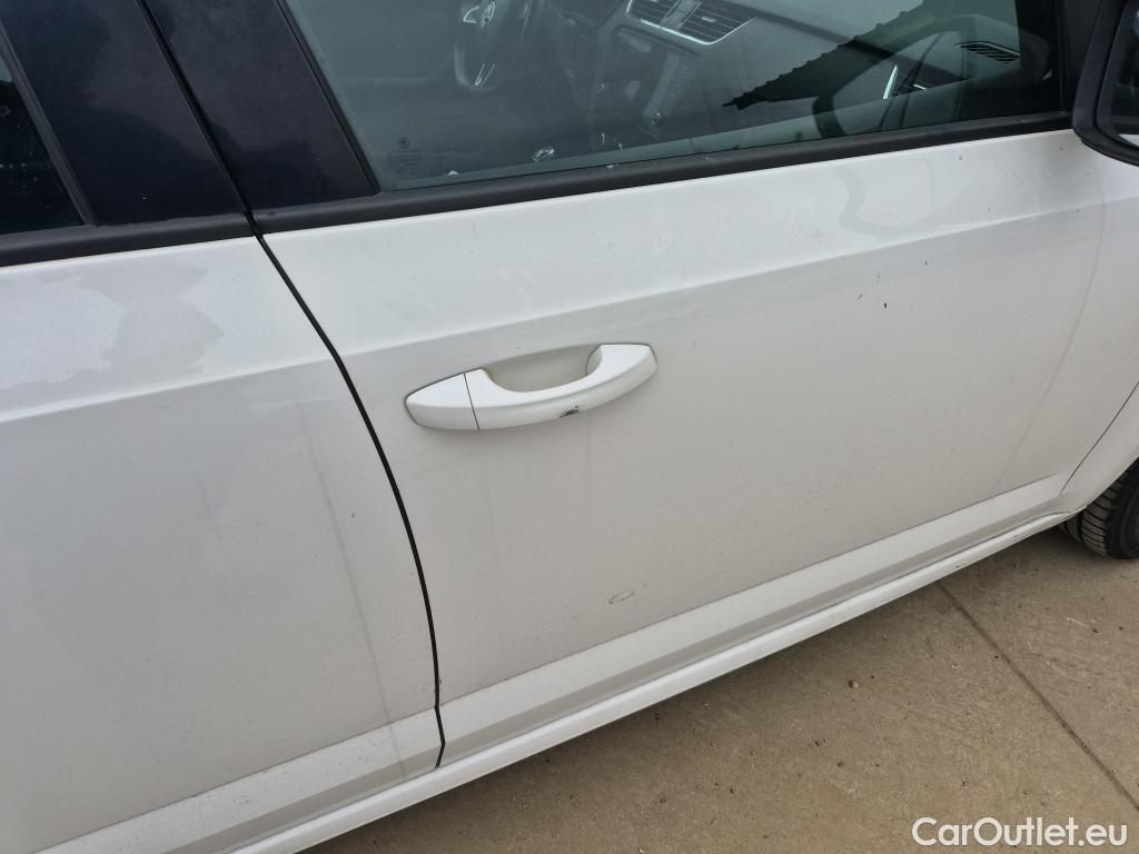  Skoda  Octavia SKODA  / 2016 / 5P / familiar Combi 1.6 TDI CR 85KW (115CV) Ambition #15