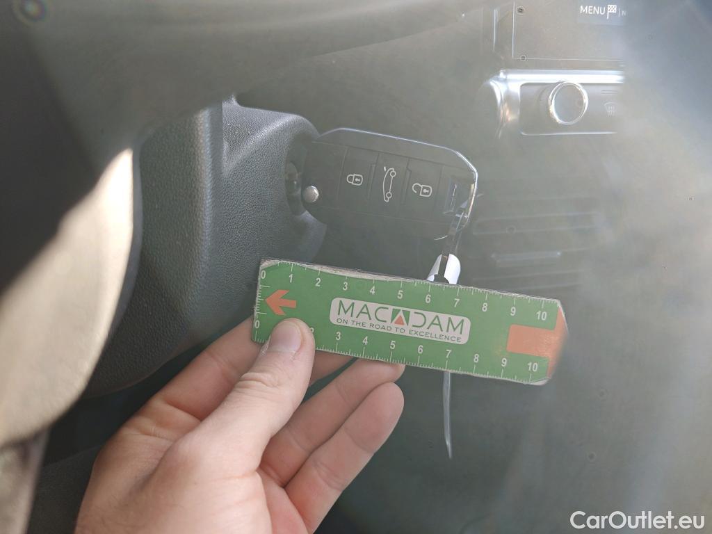  Citroen  C4 Cactus CITROEN  / 2018 / 5P / berlina con portón BlueHDi 74KW (100CV) S&S Feel #2