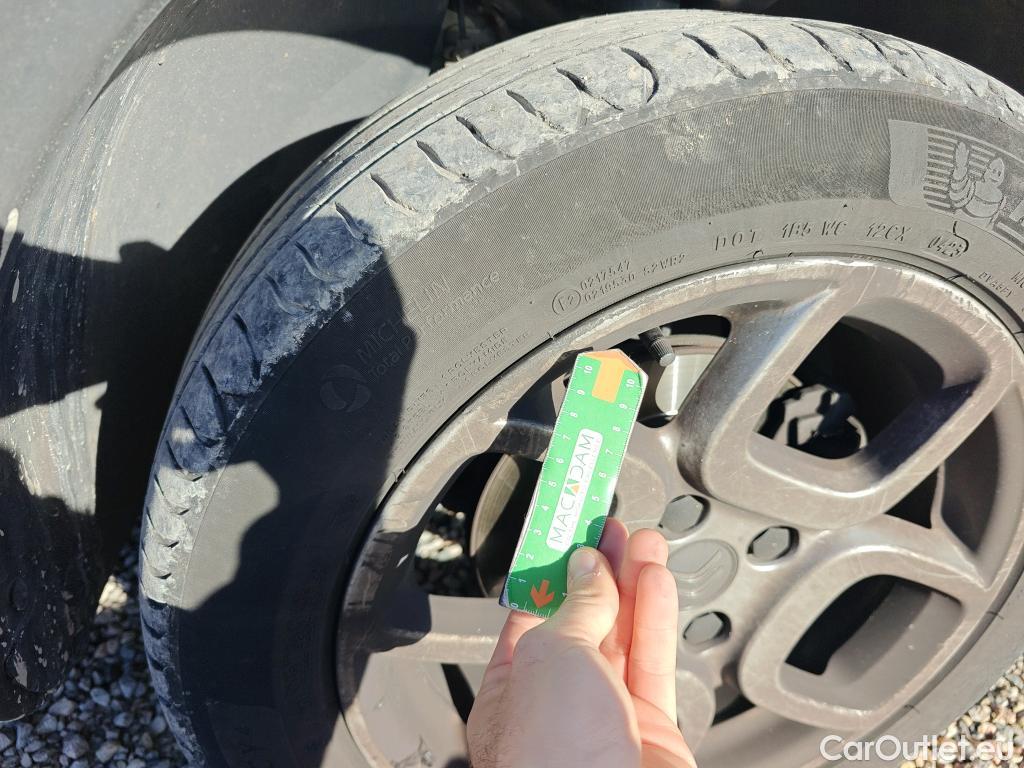  Citroen  C4 Cactus CITROEN  / 2018 / 5P / berlina con portón BlueHDi 74KW (100CV) S&S Feel #11