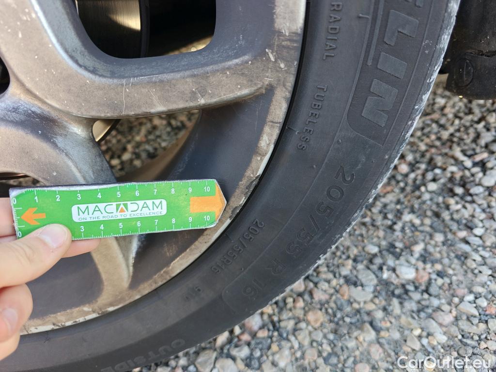  Citroen  C4 Cactus CITROEN  / 2018 / 5P / berlina con portón BlueHDi 74KW (100CV) S&S Feel #23