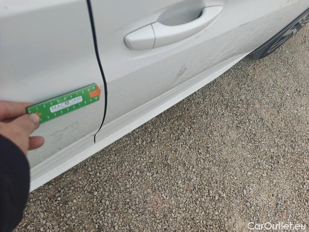  Peugeot  208 PEUGEOT e- / 2019 / 5P / berlina con portón Eléctrico Active #25