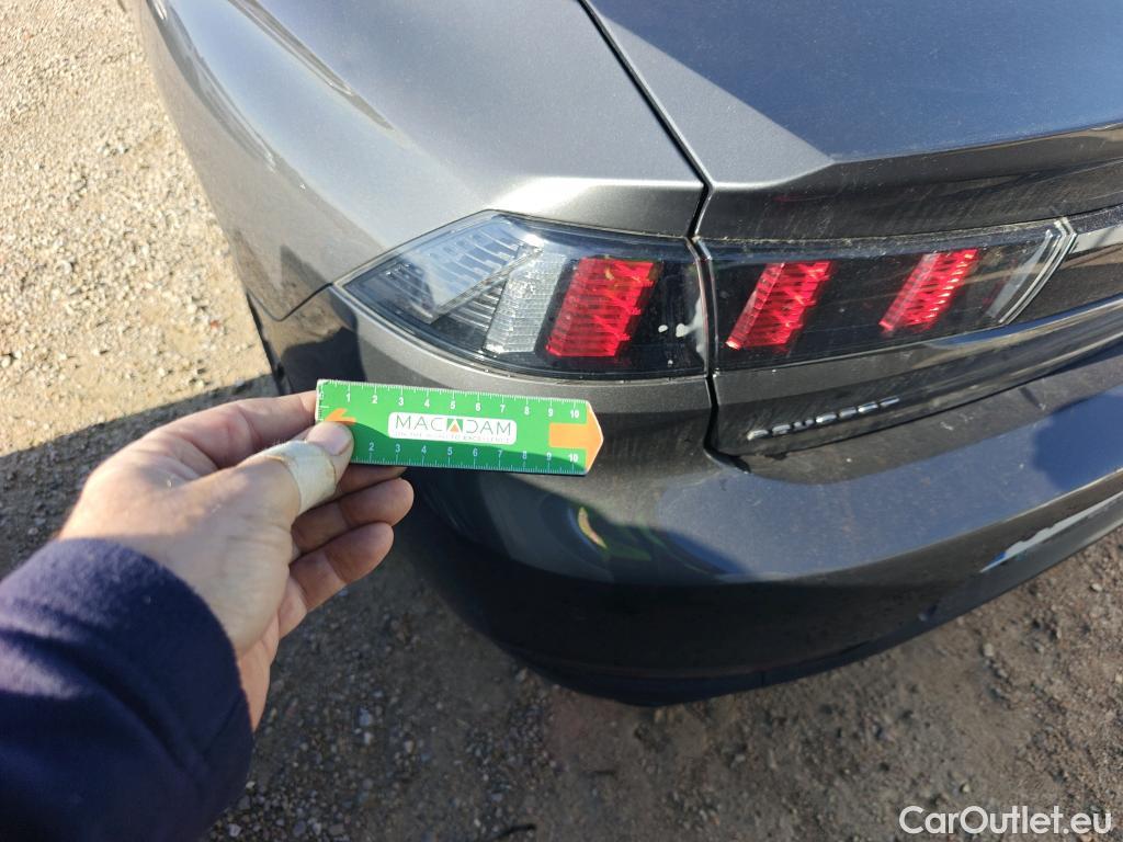  Peugeot  508 PEUGEOT  / 2018 / 5P / berlina con portón 5P Active Pack BlueHDi 130 S&S EAT8 (AC) #4