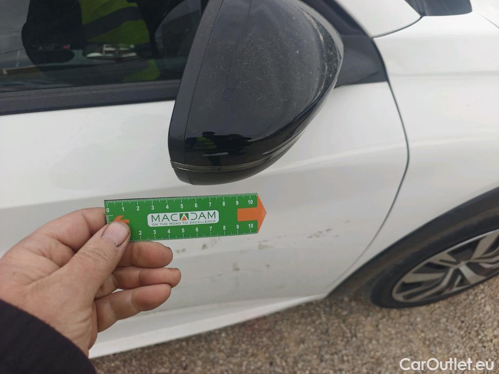  Peugeot  208 PEUGEOT e- / 2019 / 5P / berlina con portón Eléctrico Active #26