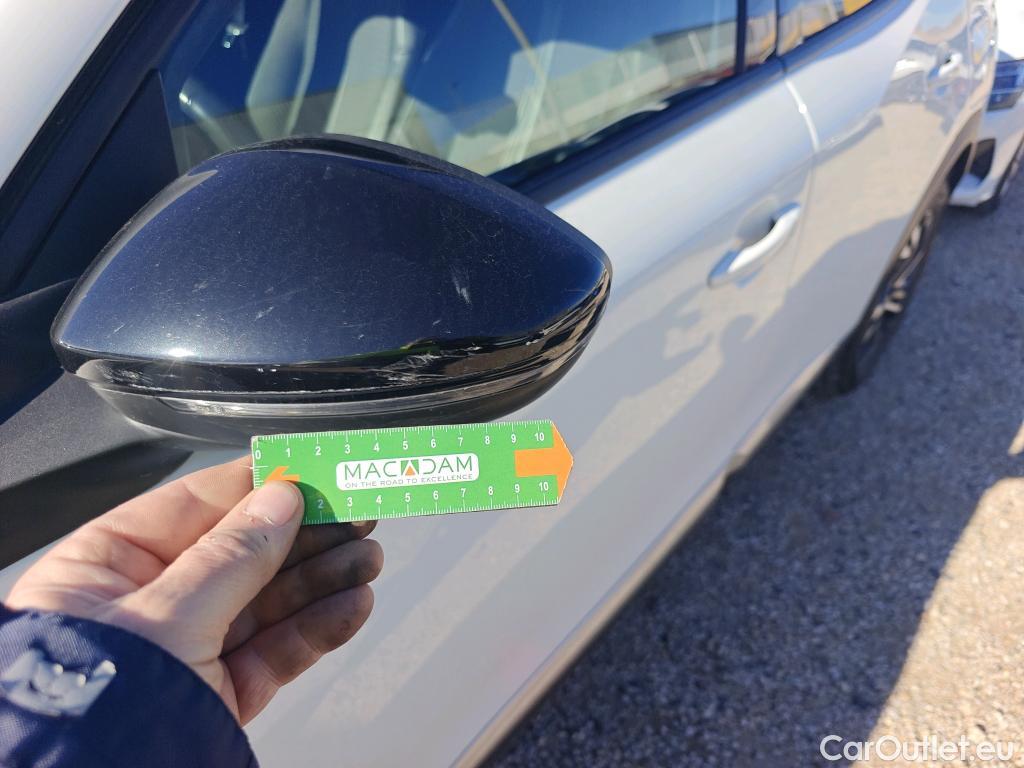  Peugeot  2008 PEUGEOT  / 2019 / 5P / todoterreno Allure BlueHDI 81kW (110CV) #13