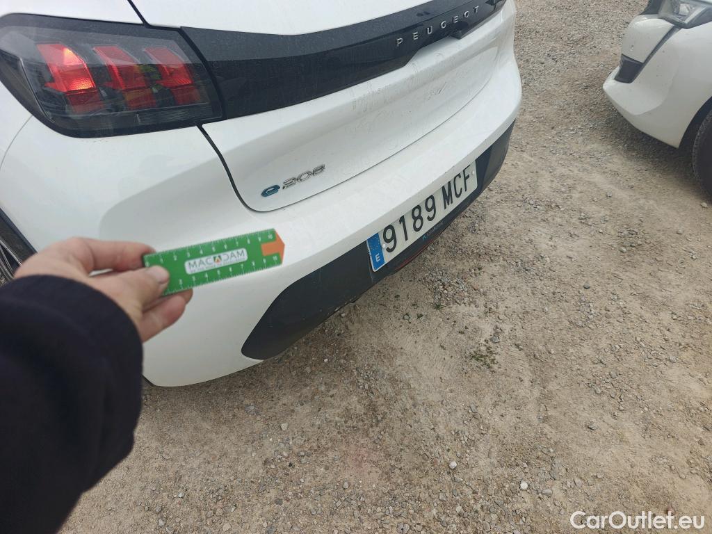  Peugeot  208 PEUGEOT e- / 2019 / 5P / berlina con portón Eléctrico Active #12