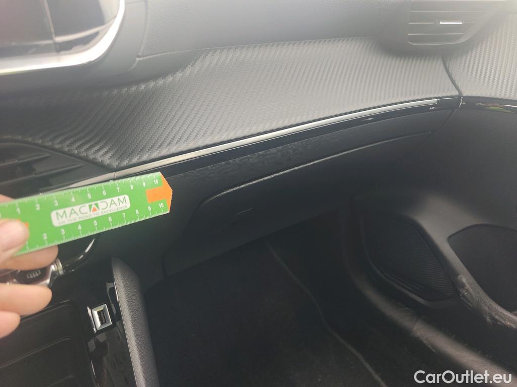  Peugeot  208 PEUGEOT e- / 2019 / 5P / berlina con portón Eléctrico Active #7