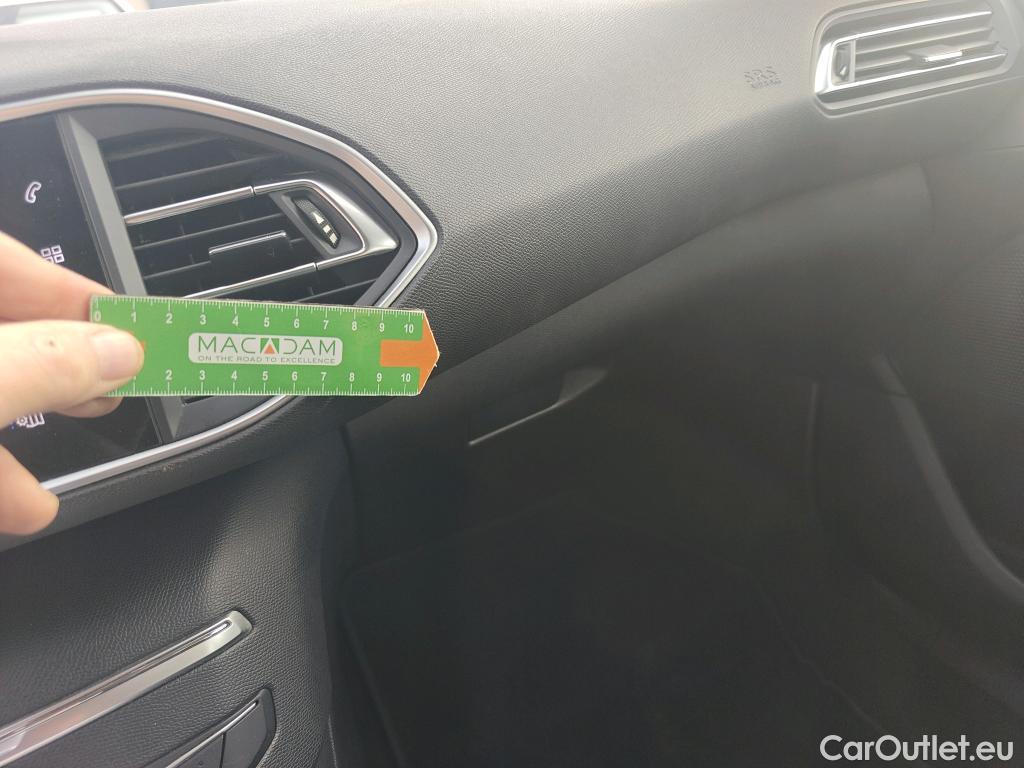  Peugeot  308 PEUGEOT  / 2017 / 5P / berlina con portón 5p Active Pack BlueHDi 130 S&S #12