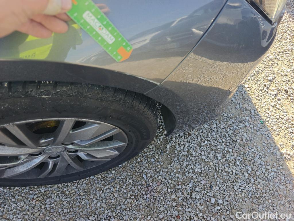  Peugeot  508 PEUGEOT  / 2018 / 5P / berlina con portón 5P Active Pack BlueHDi 130 S&S EAT8 (AC) #28