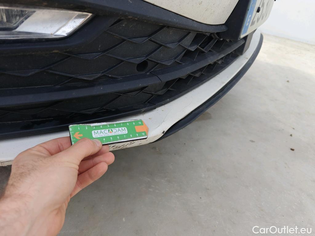  Land Rover  Discovery SEAT Nuevo León / 2020 / 5P / berlina con portón 2.0 TDI 85kW S&S Style Go (AC3) #40