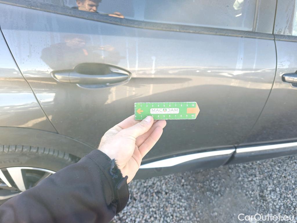  Peugeot  3008 PEUGEOT  Hybrid / 2020 / 5P / todoterreno 225 e-EAT8 Allure (AC2) #39