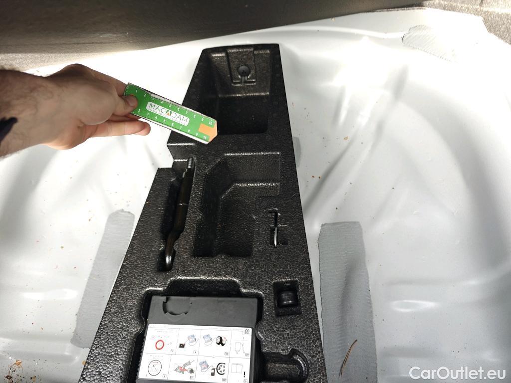  Land Rover  Discovery SEAT Nuevo León / 2020 / 5P / berlina con portón 2.0 TDI 85kW S&S Style Go (AC3) #34