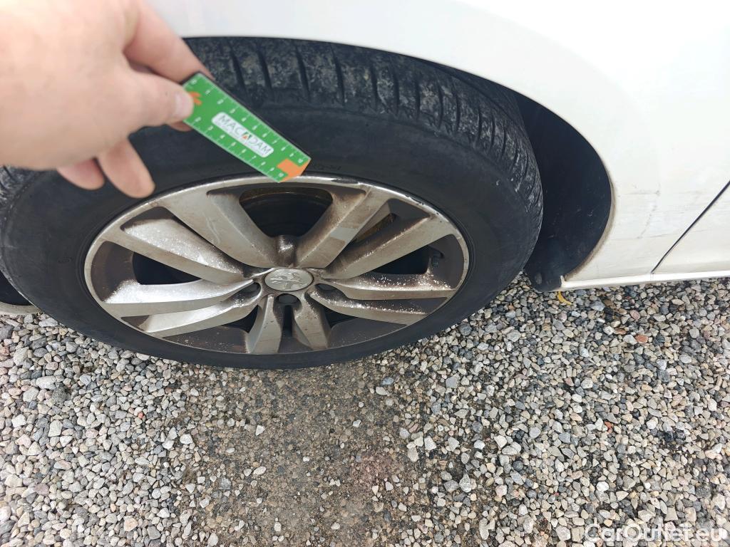  Peugeot  308 PEUGEOT  / 2017 / 5P / berlina con portón 5p Active Pack BlueHDi 130 S&S #8