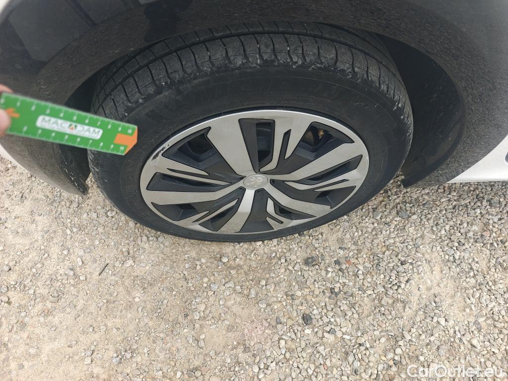  Peugeot  208 PEUGEOT e- / 2019 / 5P / berlina con portón Eléctrico Active #19