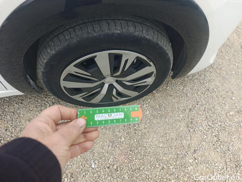  Peugeot  208 PEUGEOT e- / 2019 / 5P / berlina con portón Eléctrico Active #16