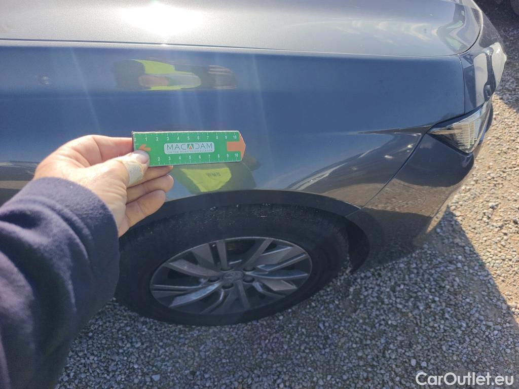  Peugeot  508 PEUGEOT  / 2018 / 5P / berlina con portón 5P Active Pack BlueHDi 130 S&S EAT8 (AC) #27