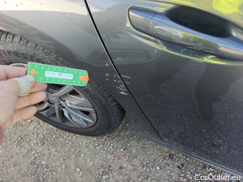  Peugeot  508 PEUGEOT  / 2018 / 5P / berlina con portón 5P Active Pack BlueHDi 130 S&S EAT8 (AC) #26