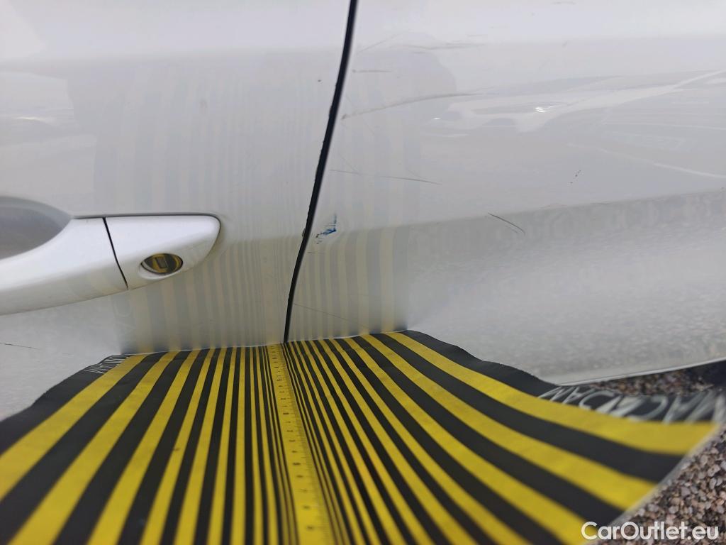  Peugeot  308 PEUGEOT  / 2017 / 5P / berlina con portón 5p Active Pack BlueHDi 130 S&S #6