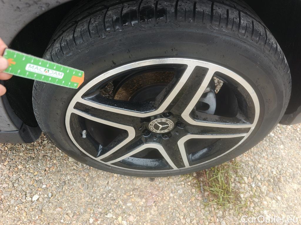  Mercedes  GLA MERCEDES-BENZ CLASE  5p 1G todoterreno  220 d #4