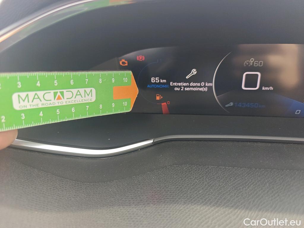  Peugeot  308 PEUGEOT  / 2017 / 5P / berlina con portón 5p Active Pack BlueHDi 130 S&S #28