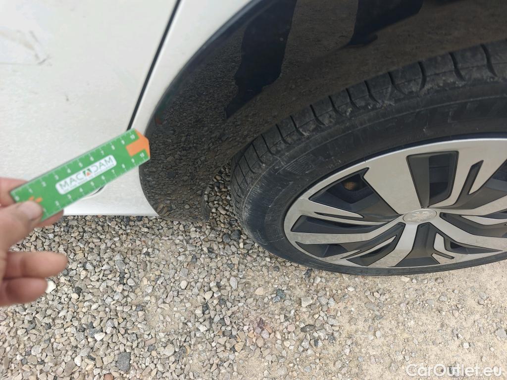  Peugeot  208 PEUGEOT e- / 2019 / 5P / berlina con portón Eléctrico Active #23