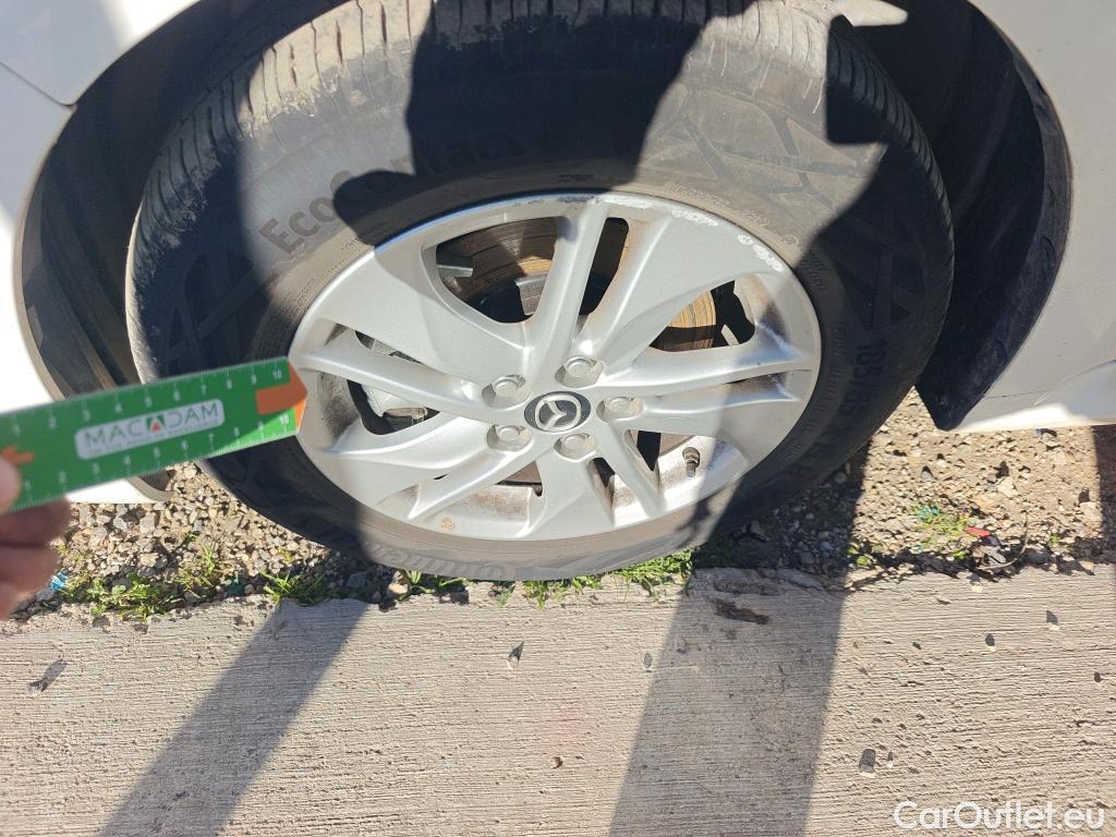  Mazda  2  MAZDA Mazda/ 2019 / 5P / berlina con portón 1.5 85 kW (116 CV) CVT Centre-line #16