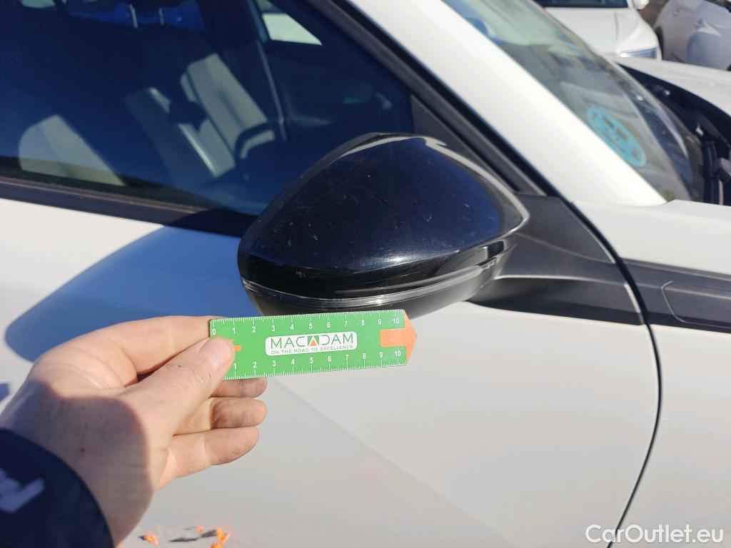  Peugeot  2008 PEUGEOT  / 2019 / 5P / todoterreno Allure BlueHDI 81kW (110CV) #15