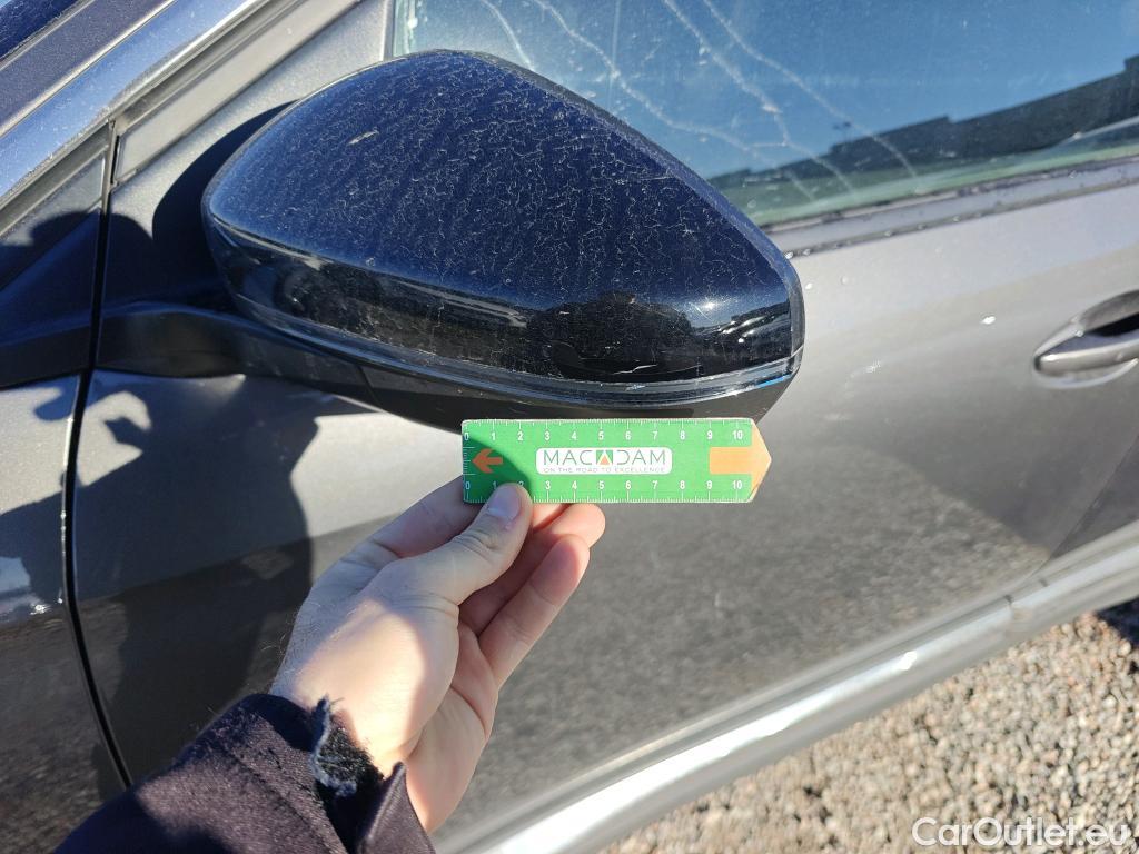  Peugeot  3008 PEUGEOT  Hybrid / 2020 / 5P / todoterreno 225 e-EAT8 Allure (AC2) #41