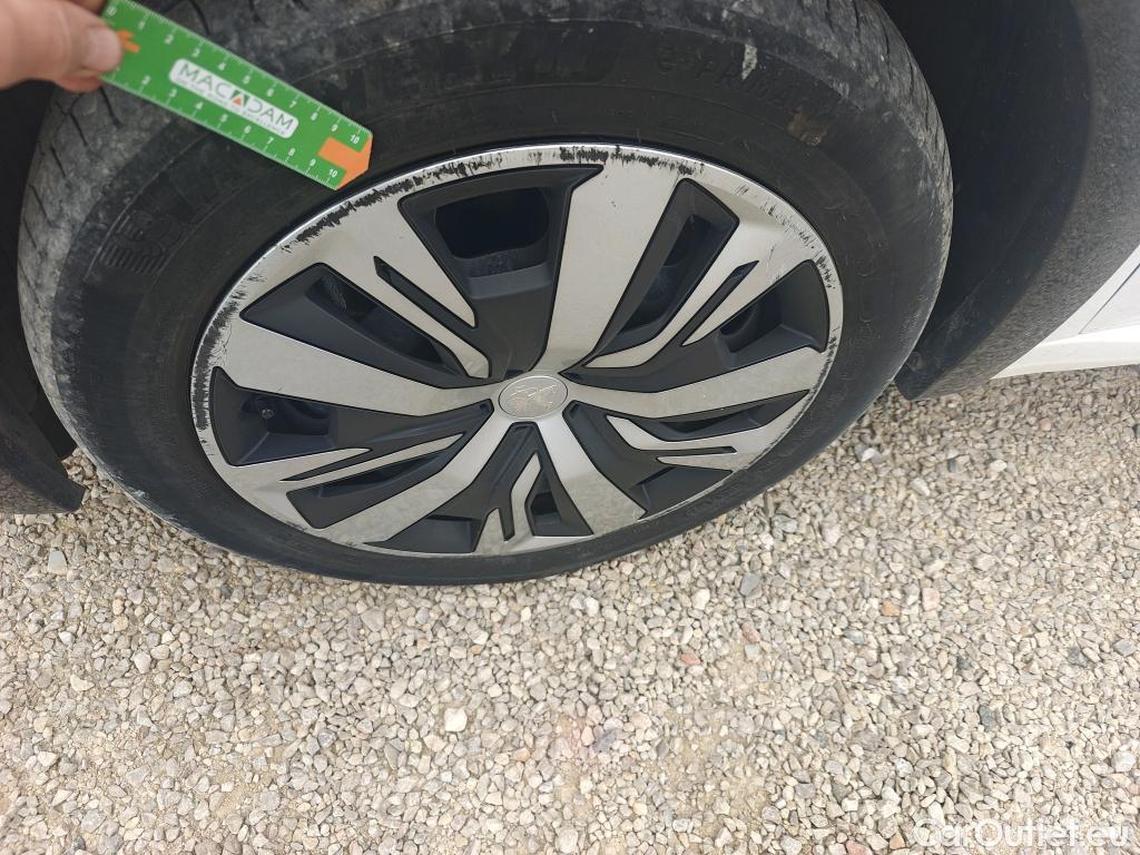  Peugeot  208 PEUGEOT e- / 2019 / 5P / berlina con portón Eléctrico Active #15